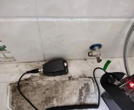 阿里地屋顶漏水维修公司分享下卫生间漏水的危害及解决方法